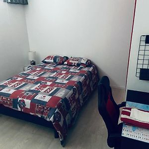 Chambre Privee Face A La Gare Διαμέρισμα Ταρμπ Room photo