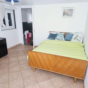 3 Rue Maurice Utrillo Ξενοδοχείο Μπουργκ-αν-Μπρες Room photo