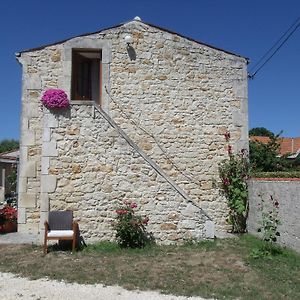 Chre Cathy Et Jean Loup Ξενοδοχείο Le Port-des-Barques Exterior photo