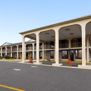 Days Inn Columbia Kentucky Exterior photo