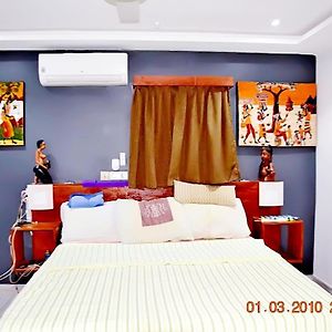 Cafestro Kolwezi Bedroom Ουαγκαντουγκού Exterior photo