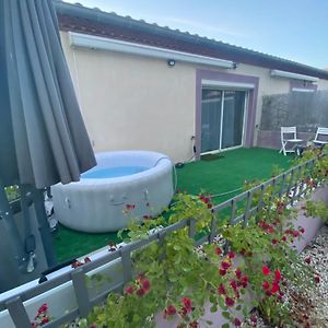 Logement Type F2 Dans Propriete Viticole Avec Jaccuzi Βίλα Montbazin Exterior photo