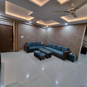 Penthouse In Varanasi Διαμέρισμα Exterior photo