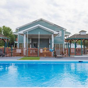 Atlantic Shores Inn And Suites Chincoteague Exterior photo