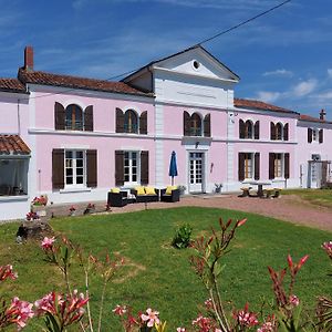 Maison Rouge Bed and Breakfast Saint-Jean-dʼAngély Exterior photo