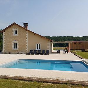 Maison Typique Et Roulotte Vue Sur Le Chateau D'Hautefort Βίλα Exterior photo