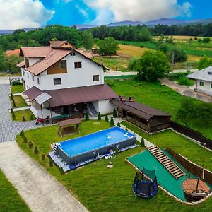 Pensiunea Day & Deny Ξενοδοχείο Novaci-Străini Exterior photo