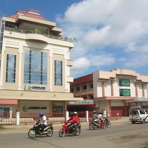 Hotel Kapuas Dharma Pontianak Exterior photo