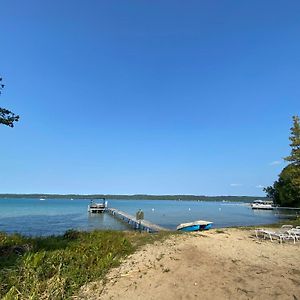 Torch Lake Blue 4Bdr Beachfront House ➠ 2364 Βίλα Kewadin Exterior photo