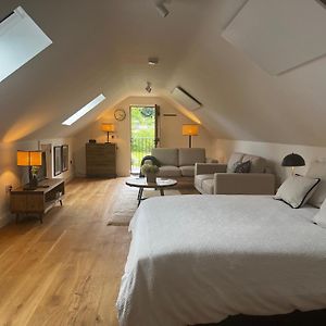 Cozy Studio Attic Retreat In Bettws Newydd Διαμέρισμα Trostrey Exterior photo