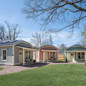 Queen City Bungalow & Cottages Μπέρλινγκτον Exterior photo