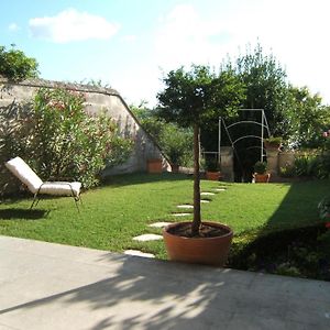 Chambres D'Hotes Les Jardins De La Cathedrale Ανγκουλέμ Exterior photo