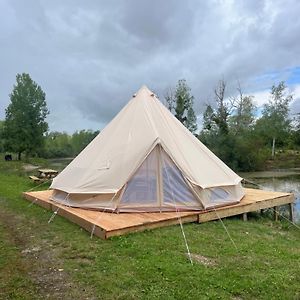 Tipi Du Pied De Loup Ξενοδοχείο Clérey Exterior photo