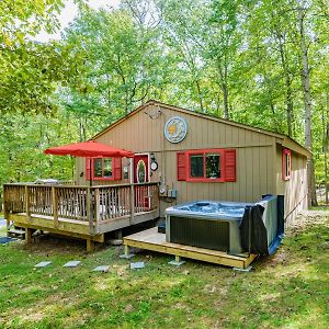 Farmhouse Cabin Hot Tub, Indoor Pool & Gym Access Βίλα Hedgesville Exterior photo