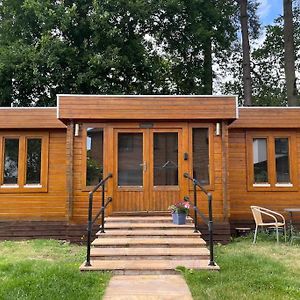 Log Cabin Living For 3-4 People In Frimley Διαμέρισμα Exterior photo