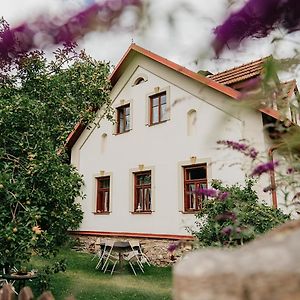 Restaurant A Penzion Na Cechach Ξενοδοχείο Korouhev Exterior photo