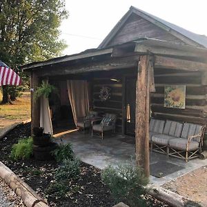 Sunset Log Cabin Βίλα Clarksdale Exterior photo