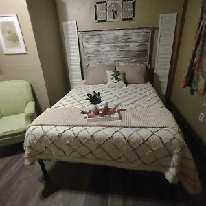 Acorn Hideaways Cozy Cottontail Suite, Sleeps 2 Canton Exterior photo