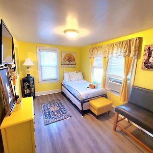 Room In Guest Room - Yellow Rm Dover- Del State, Bayhealth- Dov Base Exterior photo