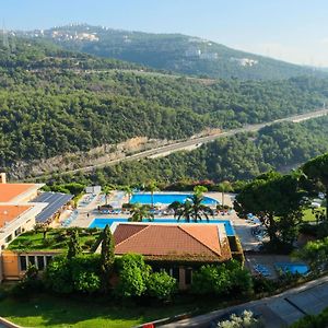 Country Lodge Hotel & Resort Βηρυτός Exterior photo