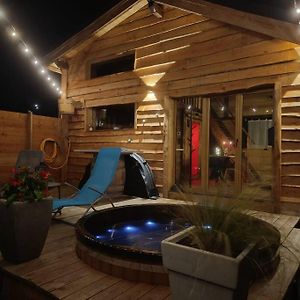 Les Etoiles De Bevy Chalet Insolite Love Room Septmoncel-Les-Molunes Exterior photo