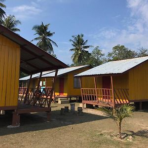 Mersing Chalet Teluk Sisek Ξενοδοχείο Kampung Sisek Exterior photo