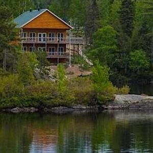 Auberge La Taniere Ξενοδοχείο Tadoussac Exterior photo