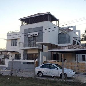 Lagoon Luxe Pool Villa Μπανγκαλόρ Exterior photo