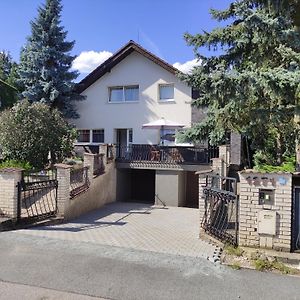 Cozy Gardens Apartments In Πράγα Exterior photo