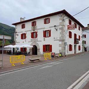 Hostal Del Camino De Santiago Ξενοδοχείο Valcarlos Exterior photo