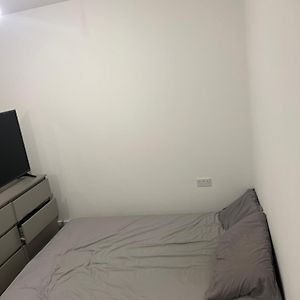 Single Room In Guest House Γούντμπριτζ Exterior photo