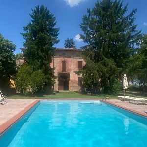 Corte Pagliare Deserto, Antico Palazzo Con Piscina Βίλα La Cappelletta Exterior photo