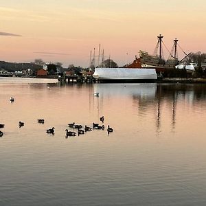 Captain Wolfe House Breathtaking Water Views Βίλα Groton Exterior photo