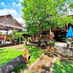 Charming Wooden Retreat With Lush Garden Βίλα Τσιάνγκ Μάι Exterior photo