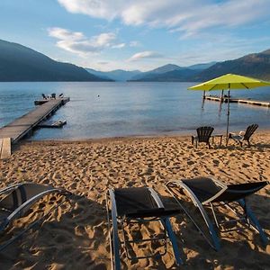 Christina Lake Lakefront, Hot Tub, Amazing Views Exterior photo