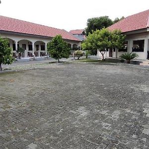 Oyo 93051 Wisma Syariah Buloe Ξενοδοχείο Enrekang Exterior photo