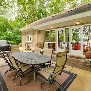 Kentucky Lake Home With Hot Tub And Boat Dock Aurora Exterior photo