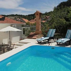 Holiday House Pine Tree - Three Bedroom Holiday Home With Pool Nerezisca Exterior photo