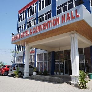 Oyo 93205 Kusuma Hotel And Convention Hall Nganjuk Exterior photo