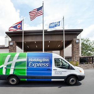 Holiday Inn Express Cleveland Airport - Brook Park, An Ihg Hotel Exterior photo