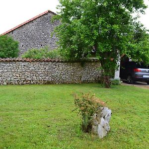 Maison De Plain-Pied Avec Jardin Clos, Jeux Enfants, Velos, Animaux Acceptes, Proche Montbron - Fr-1-653-6 Βίλα Vouthon Exterior photo