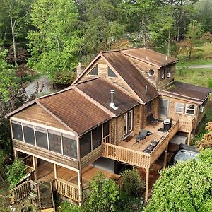 Huge Chalet Cabin W Hot Tub, Wraparound Deck, Wifi Βίλα Great Cacapon Exterior photo