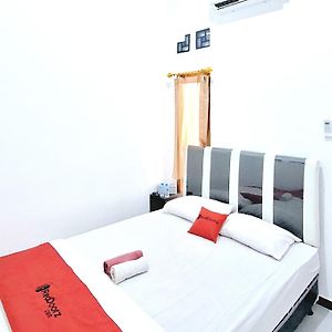 Reddoorz At Queen Asri Premium Ξενοδοχείο Kediri  Exterior photo