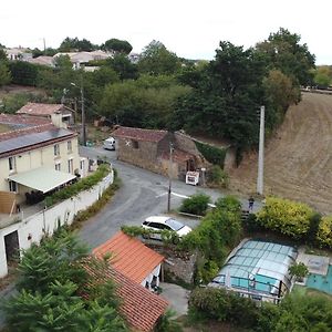 Le Petit Moulin Ξενοδοχείο Pouzauges Exterior photo