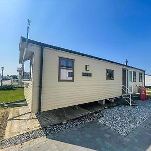 Homely 8 Berth Caravan In Essex, At Steeple Bay Ref 36046E Southminster Exterior photo