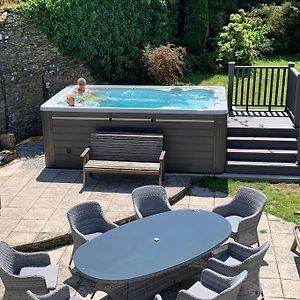 Superb Old Farmhouse Near The Beach With Large Hot Tub , Access To Swimming Pool, Free Animal Feeding ,Free Pony Rides And Free Tractor Rides Βίλα Bodinnick Exterior photo