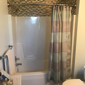 3 Guest Rooms 2 Shared Baths Milford Exterior photo