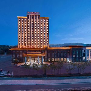 Ramada Plaza By Wyndham Ezhou Binjiang Ξενοδοχείο Exterior photo