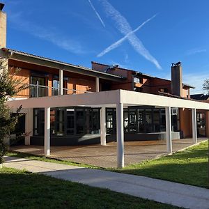 Les Cimes Du Mont Royal Ξενοδοχείο Montrejeau Exterior photo