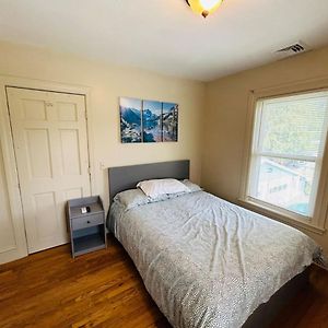 Nice Cute Room In Lincoln With Shared Bathroom And Kitchen Exterior photo